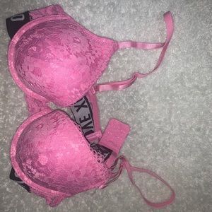 Beautiful, comfortable and super sexy Xoxo bra 36B